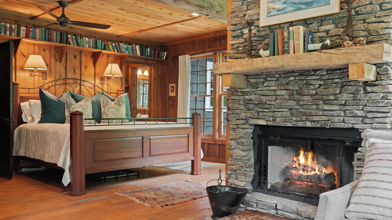 Photo of Livingroom in Mirror Lake