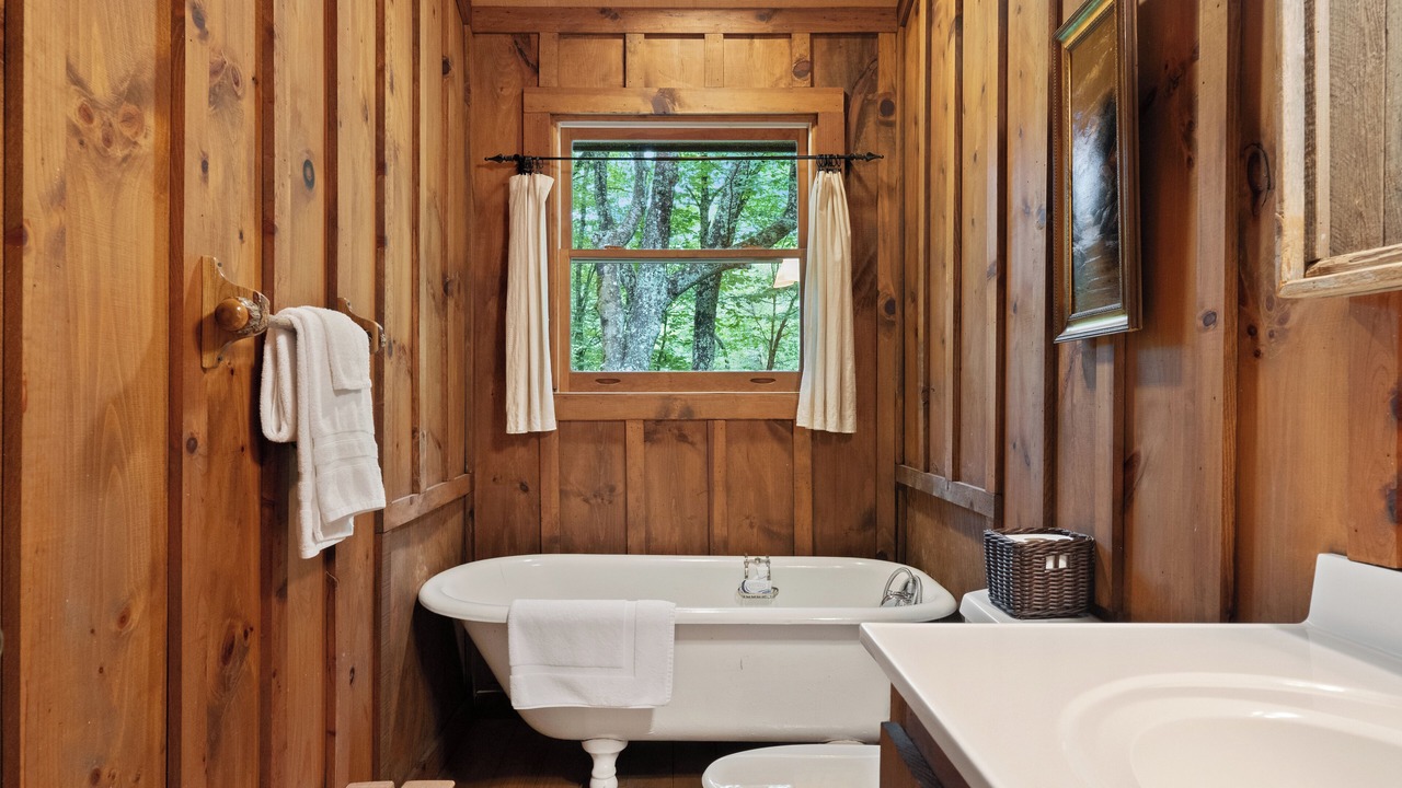 Photo of Bathroom in Mirror Lake