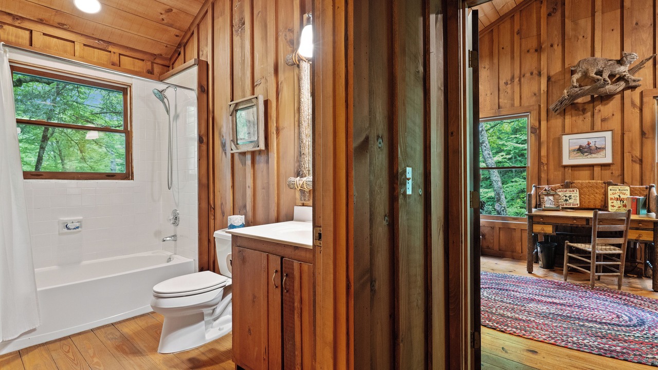 Photo of Bathroom in Mirror Lake