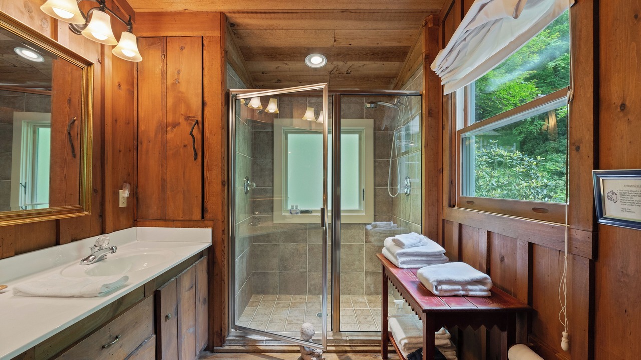 Photo of Bathroom in Mirror Lake