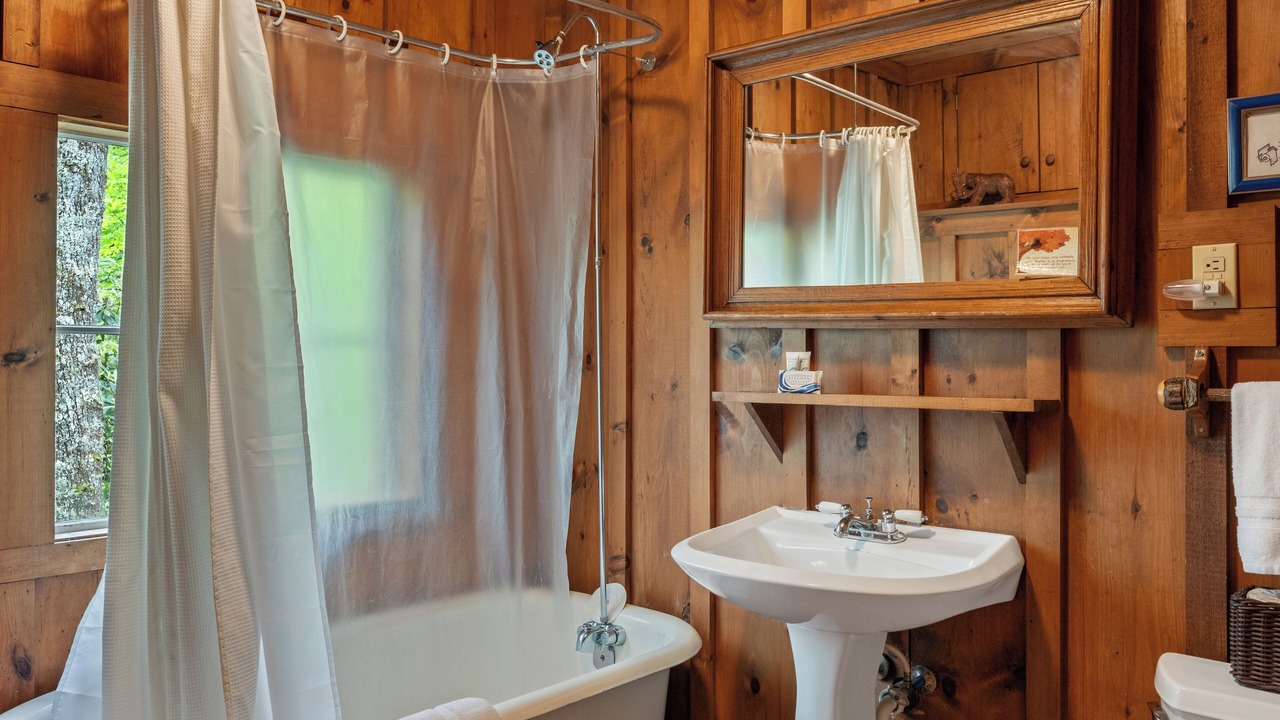 Photo of Bathroom in Mirror Lake