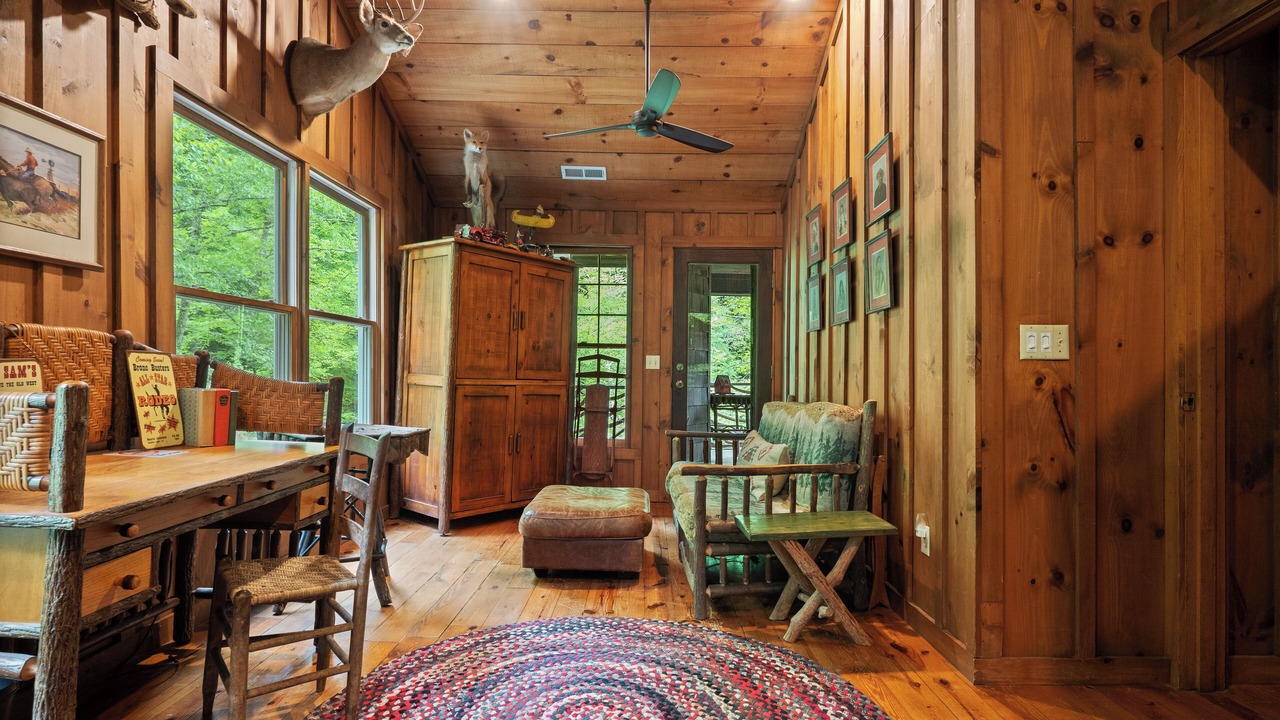 Photo of Bedroom in Mirror Lake