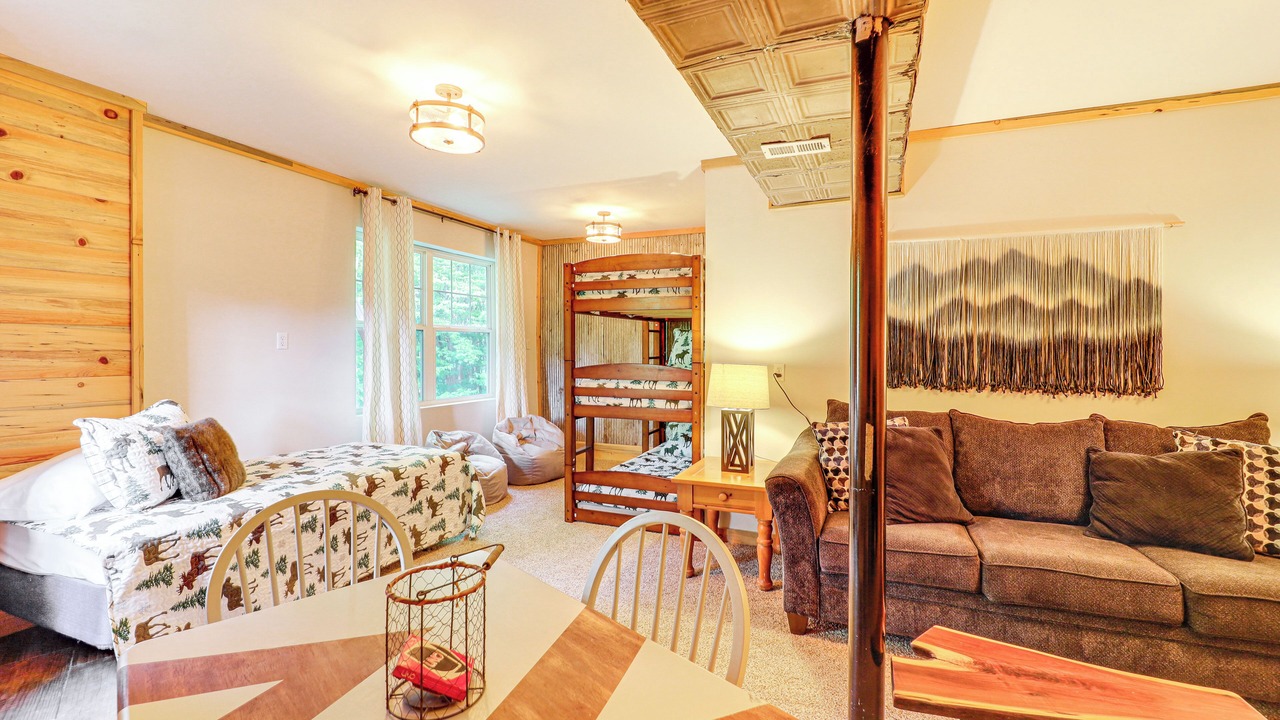Photo of Livingroom in Warrensville