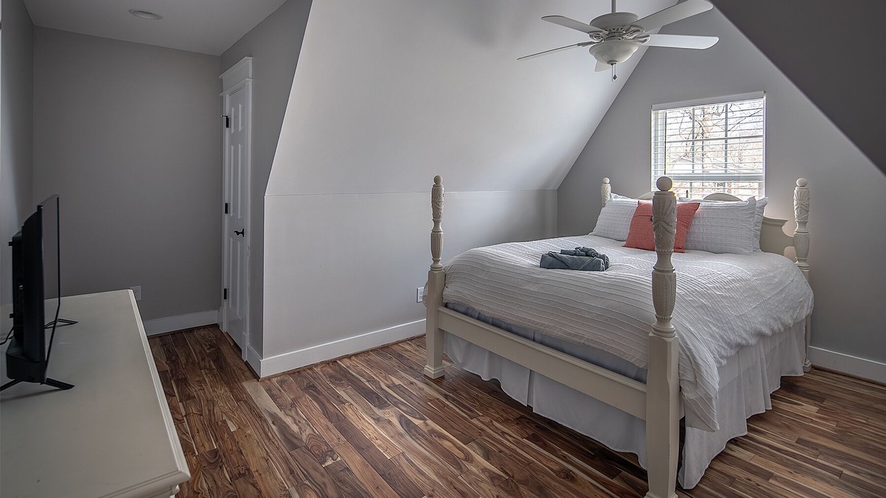 Photo of Bedroom in Mountainbrook