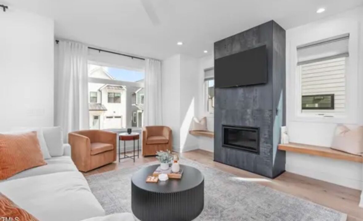 Photo of Livingroom in Downtown