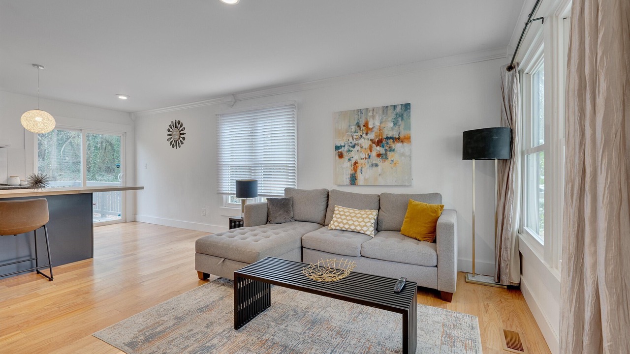 Photo of Livingroom in Southeast Raleigh