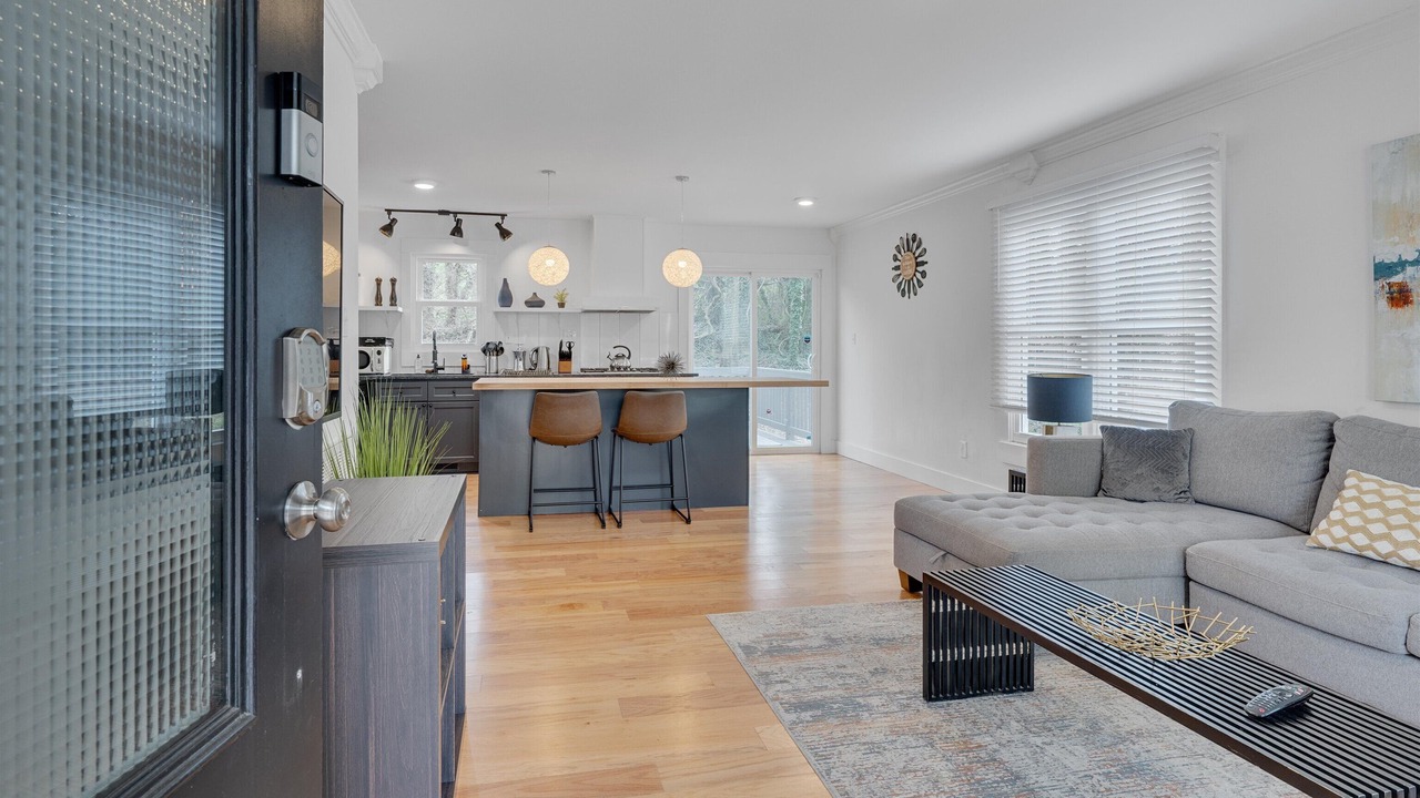 Photo of Livingroom in Southeast Raleigh