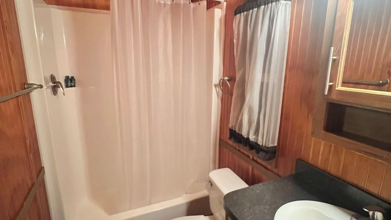 Photo of Bathroom in Ernul
