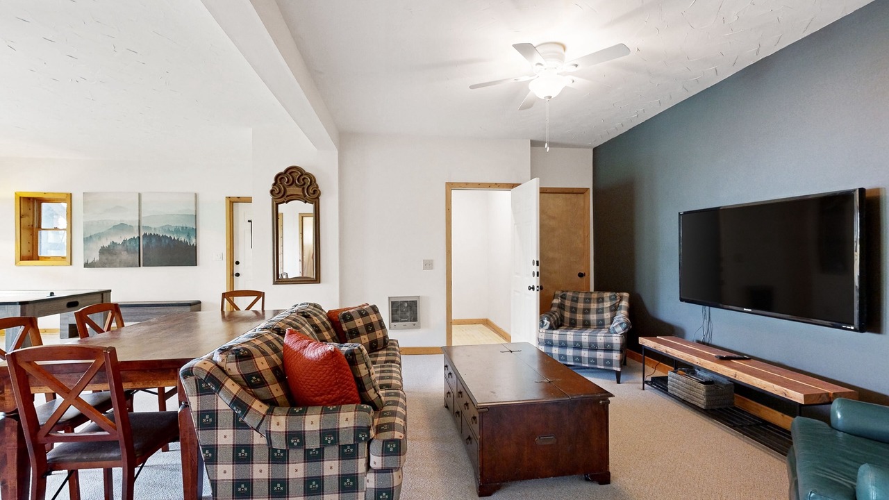 Photo of Livingroom in Seven Devils