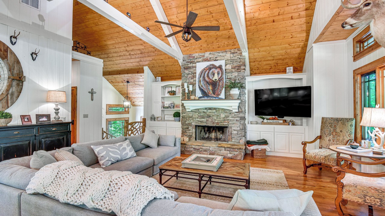 Photo of Livingroom in Cullowhee