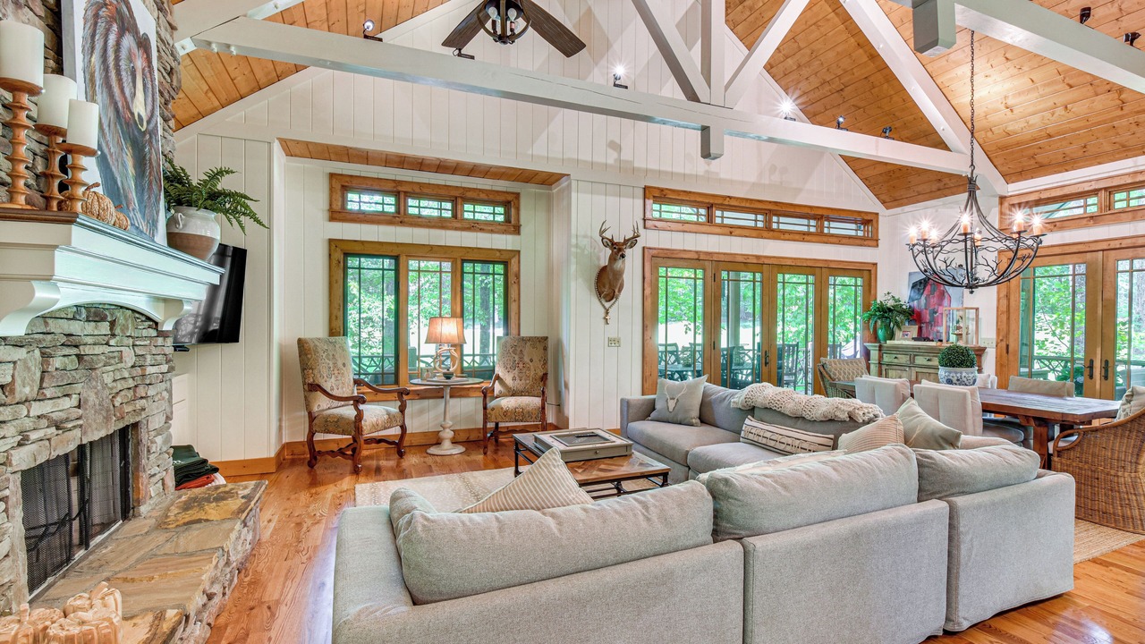 Photo of Livingroom in Cullowhee