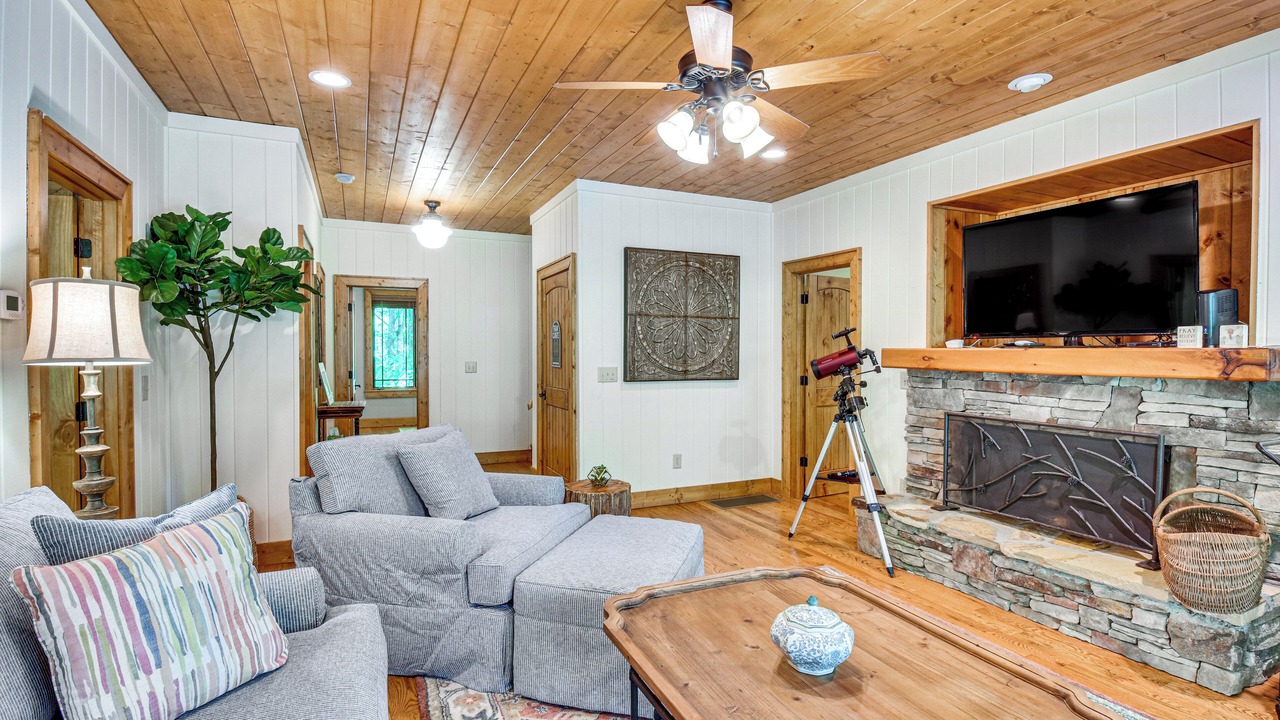 Photo of Livingroom in Cullowhee
