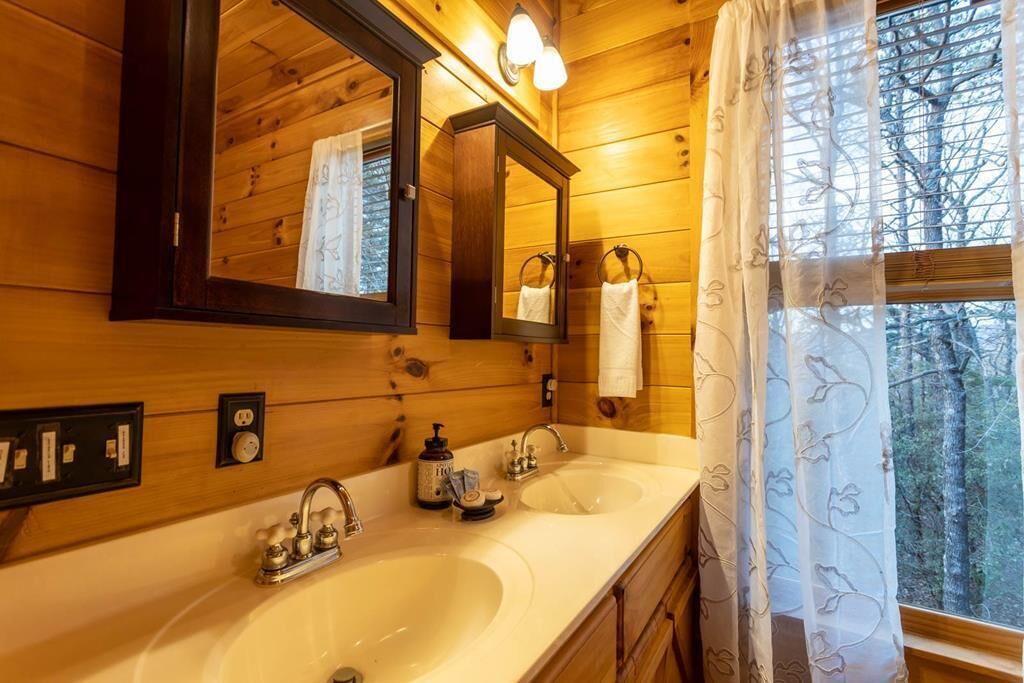 Photo of Bathroom in Purlear