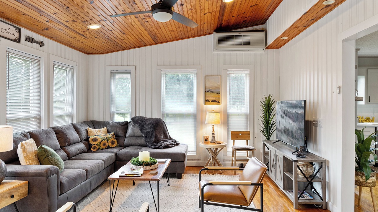 Photo of Livingroom in Elkin