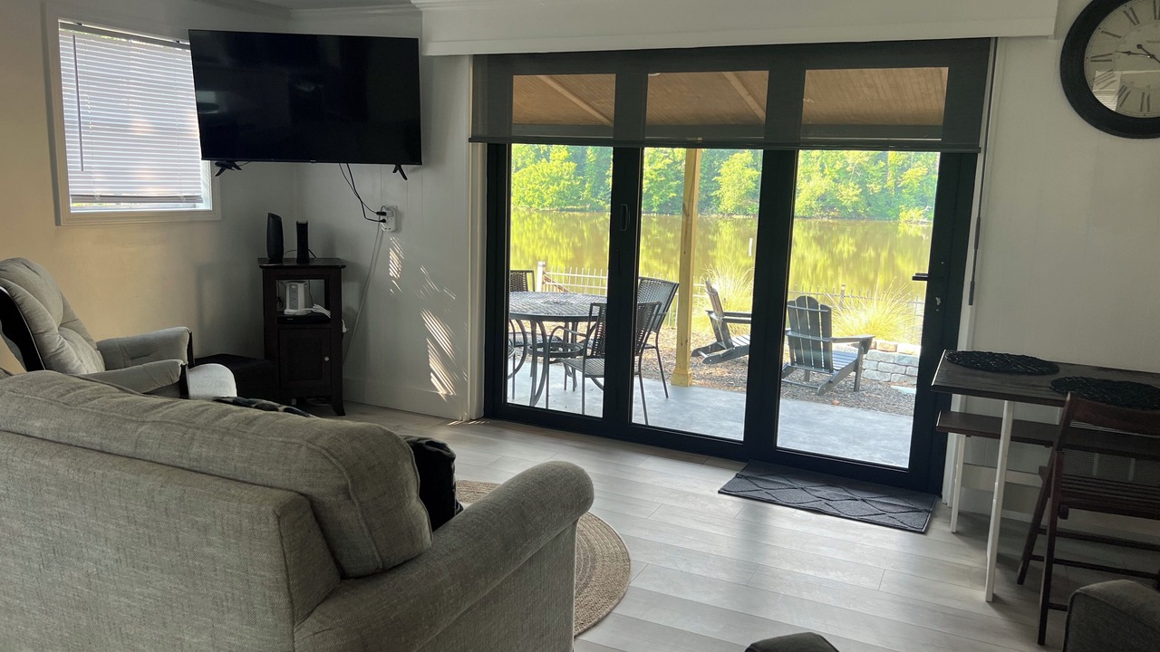 Photo of Livingroom in Albemarle