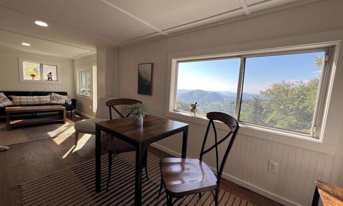 Photo of Livingroom in Apple Ridge