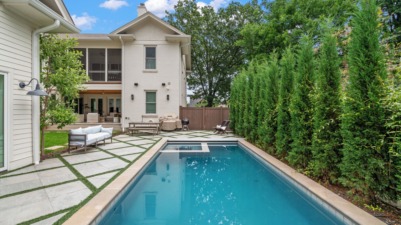 Photo of Outdoor in Belmont - Hillsboro