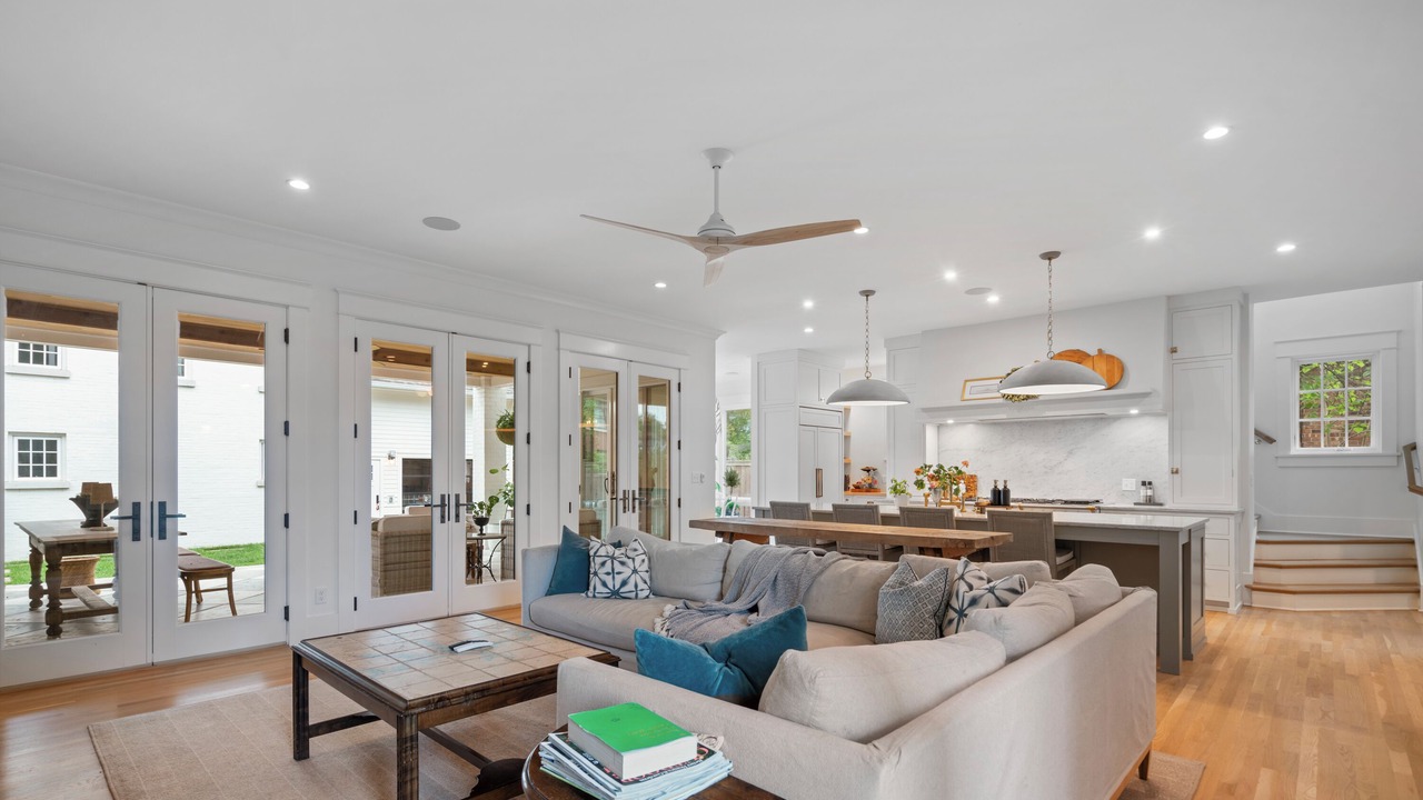 Photo of Livingroom in Belmont - Hillsboro