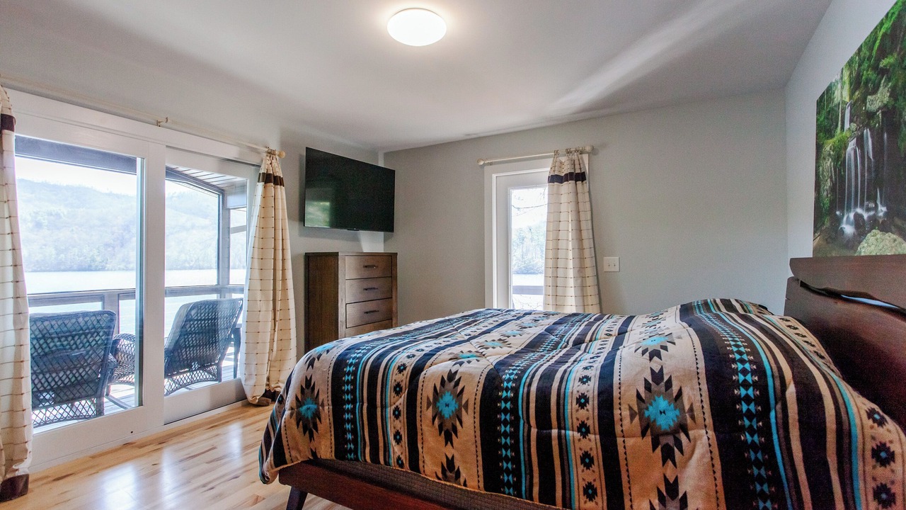 Photo of Bedroom in Robbinsville
