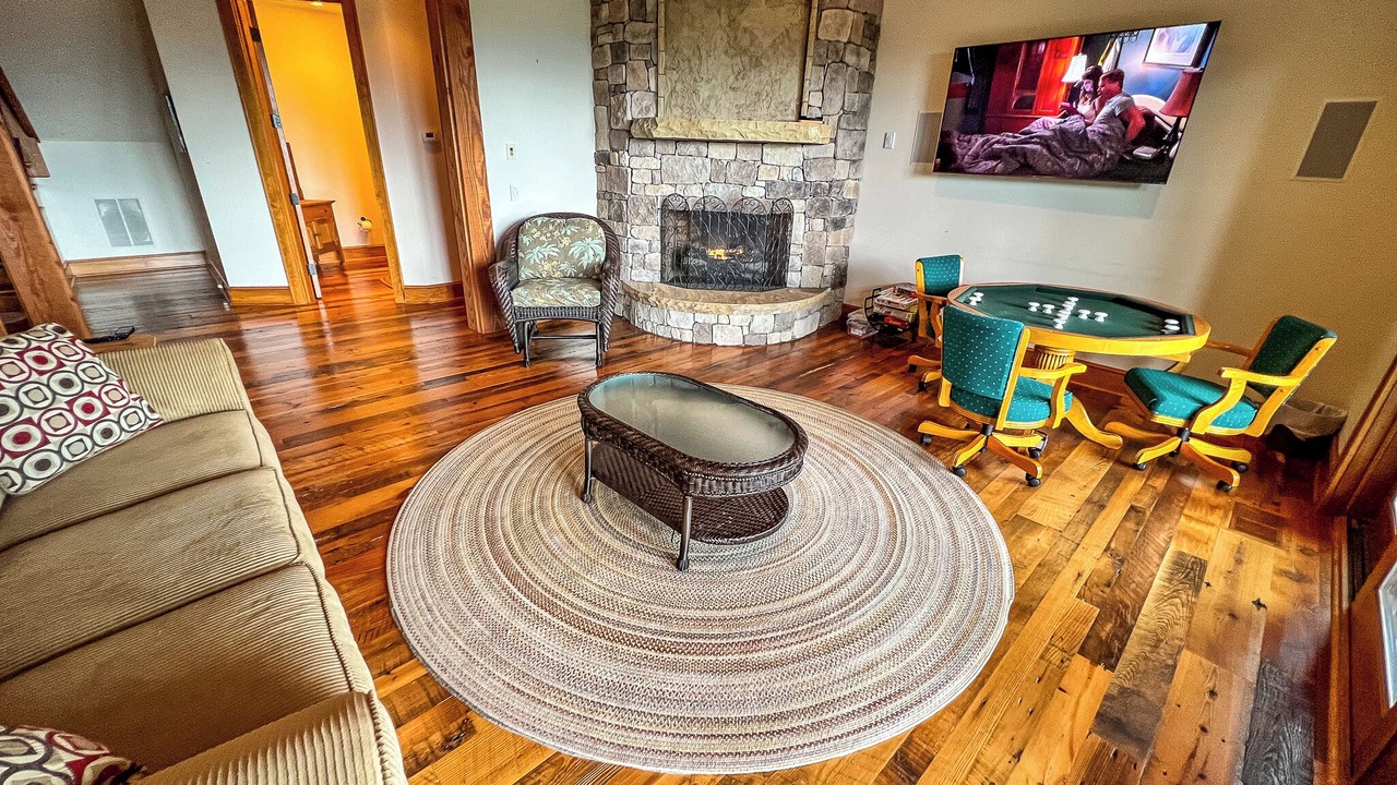 Photo of Livingroom in West Jefferson
