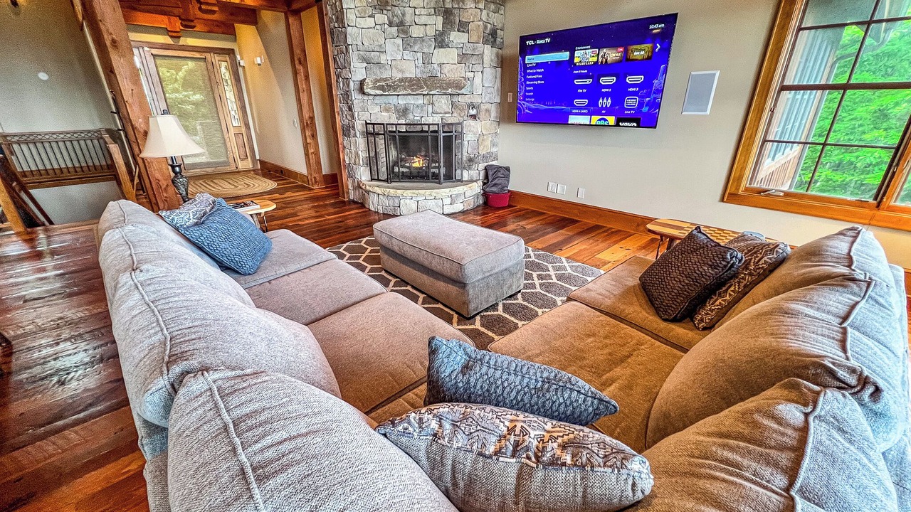 Photo of Livingroom in West Jefferson