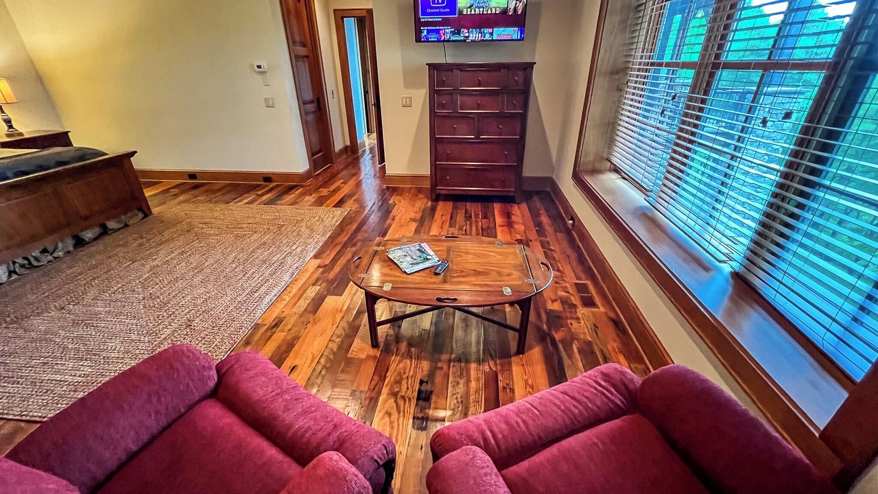 Photo of Livingroom in West Jefferson
