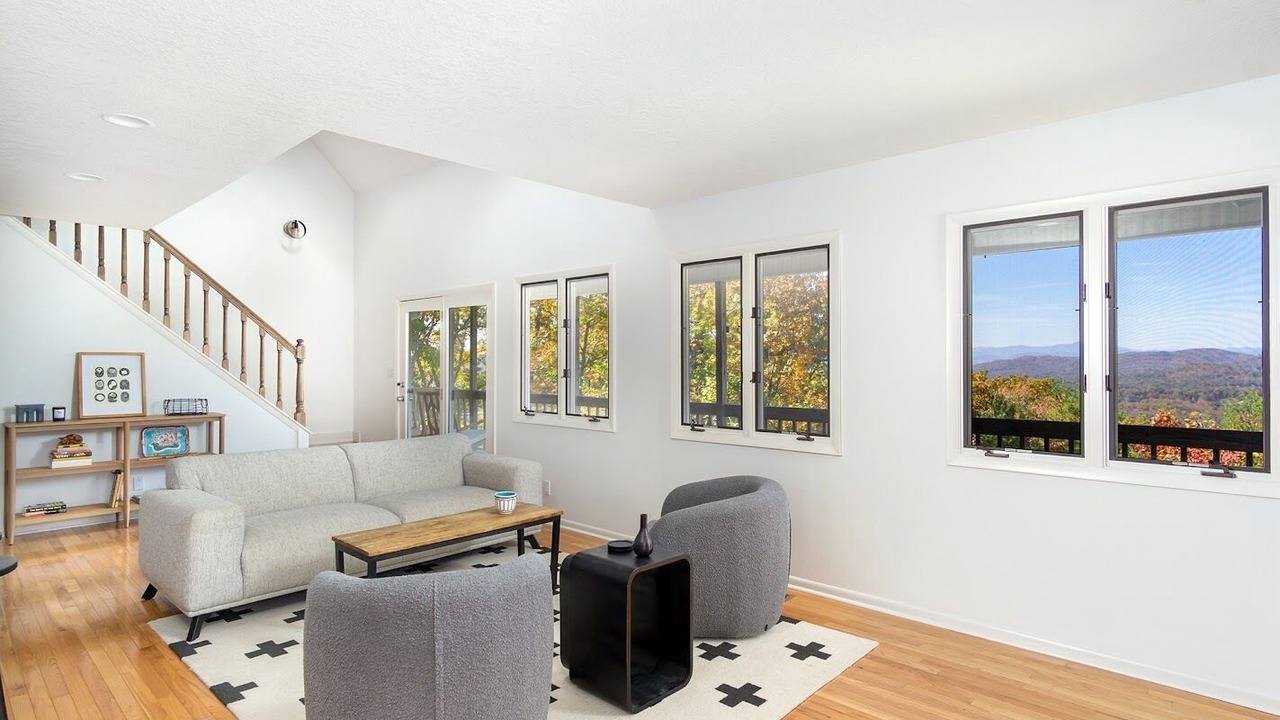 Photo of Livingroom in Fairview