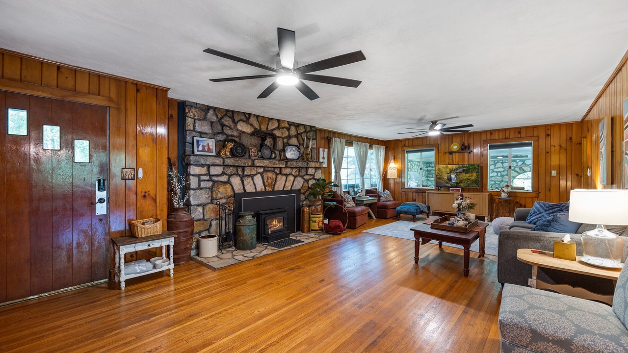 Photo of Livingroom in Brevard