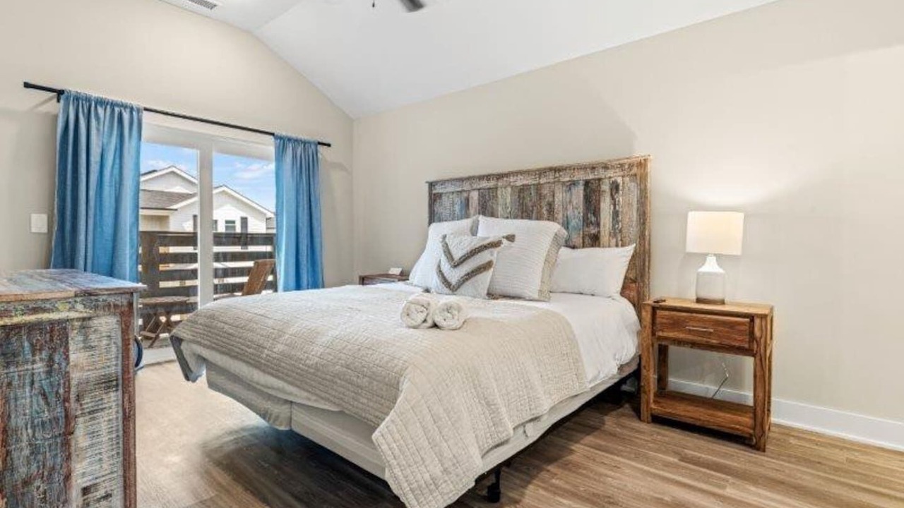 Photo of Bedroom in Corolla Light