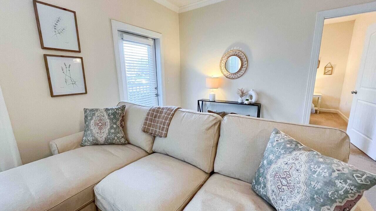 Photo of Livingroom in Belmont