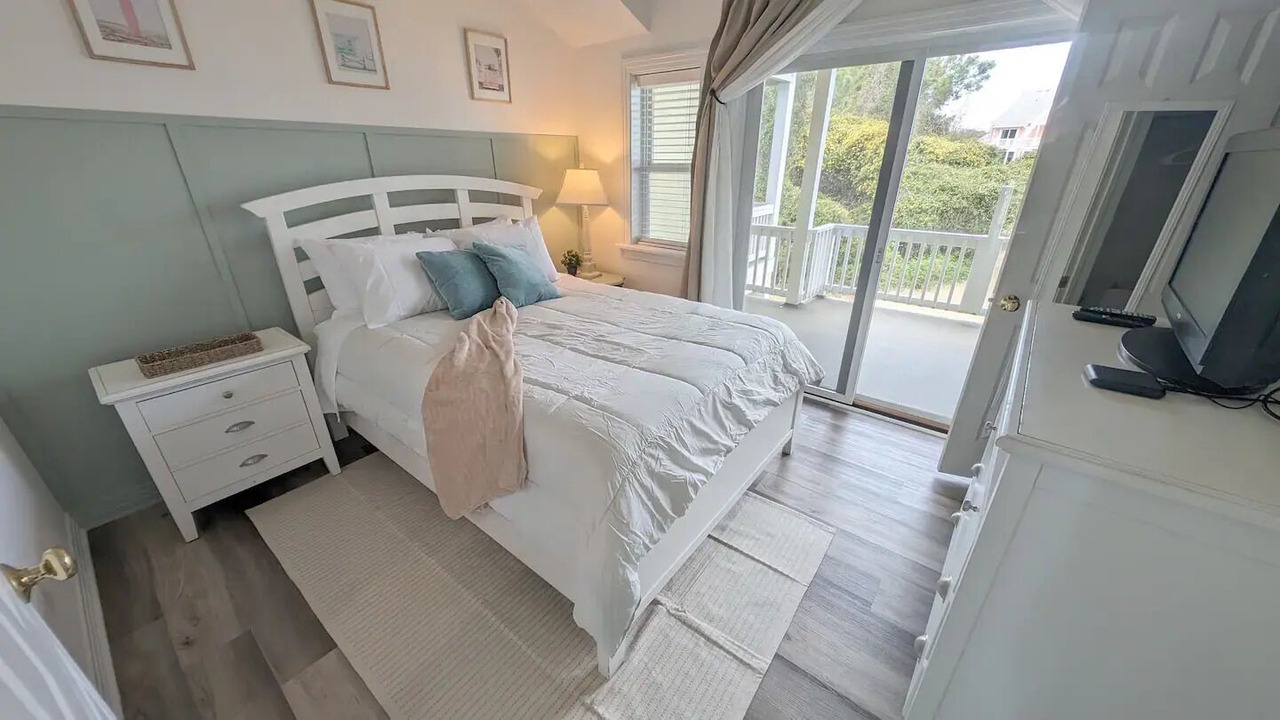 Photo of Bedroom in Bermuda Bay
