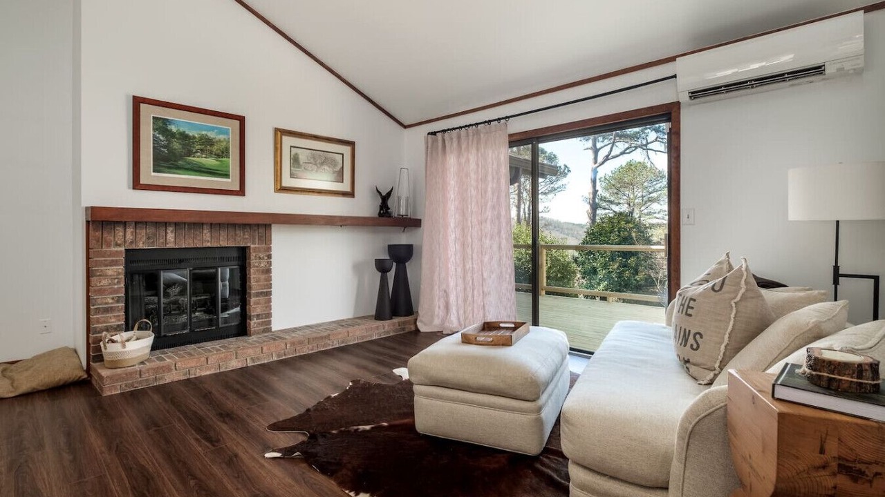 Photo of Livingroom in Pisgah Forest