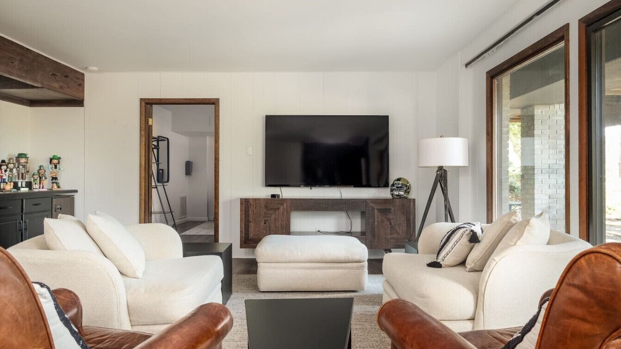 Photo of Livingroom in Pisgah Forest