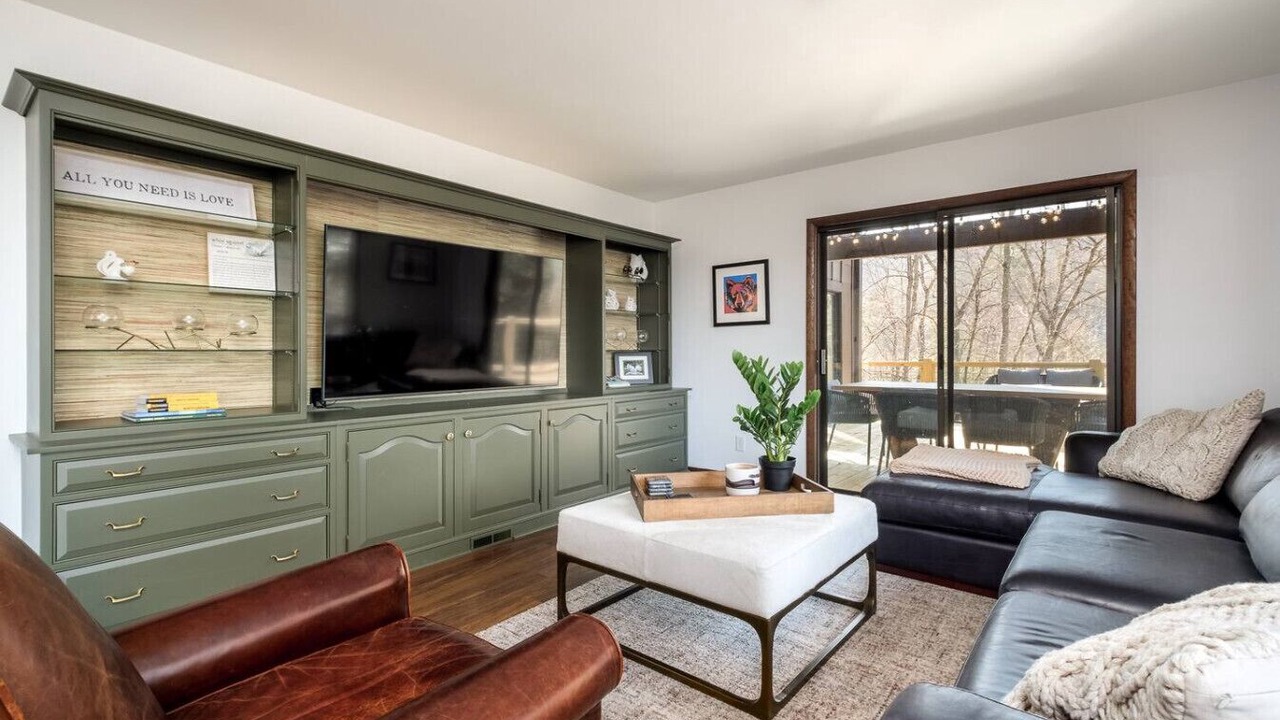 Photo of Livingroom in Pisgah Forest