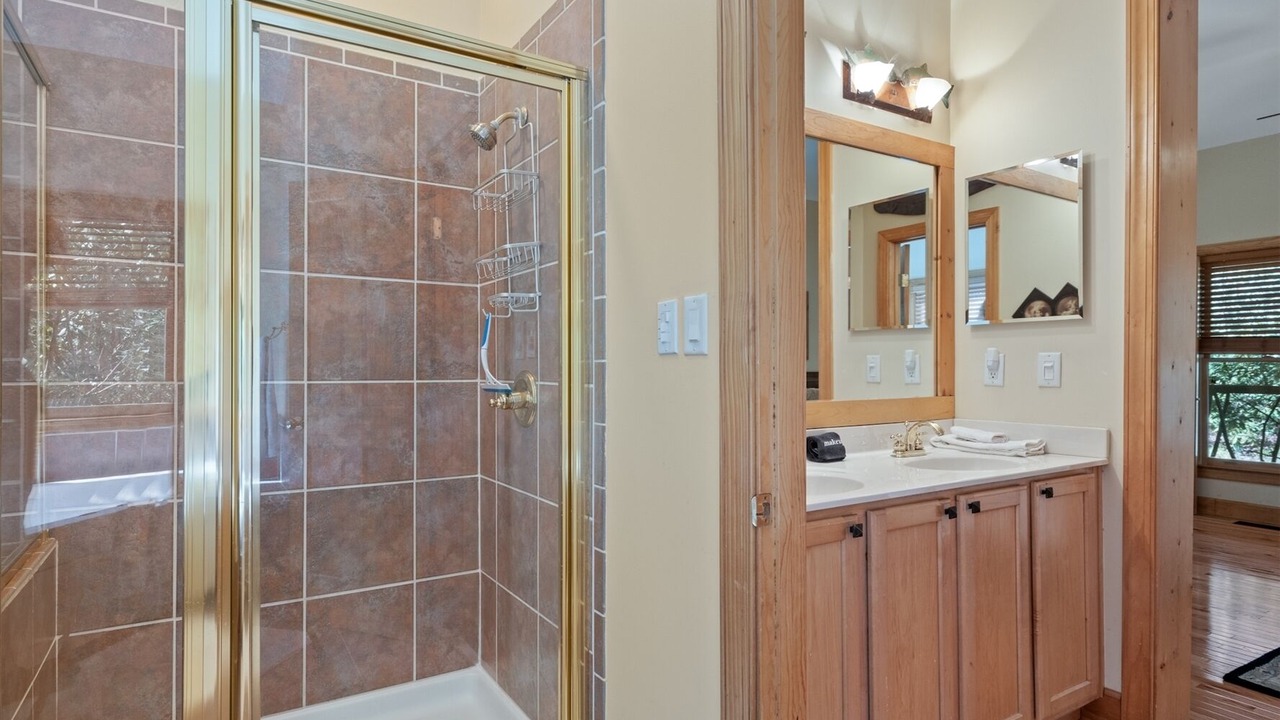 Photo of Bathroom in Mirror Lake