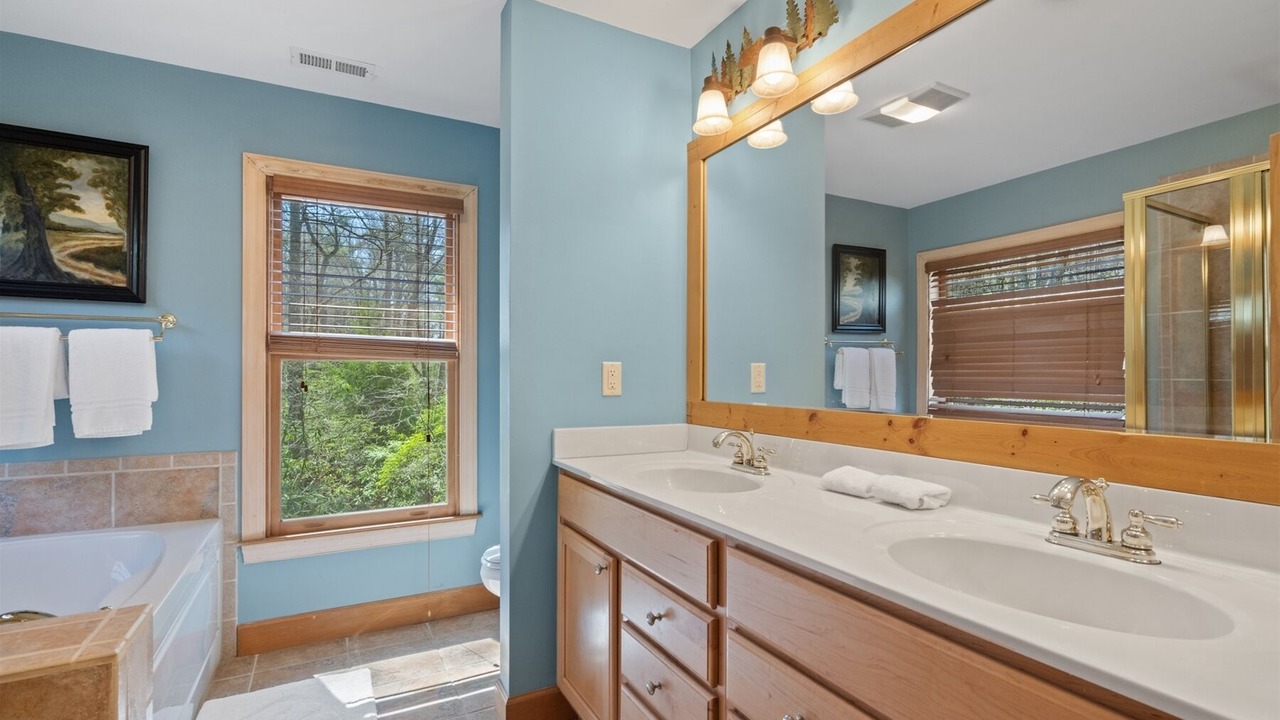 Photo of Bathroom in Mirror Lake