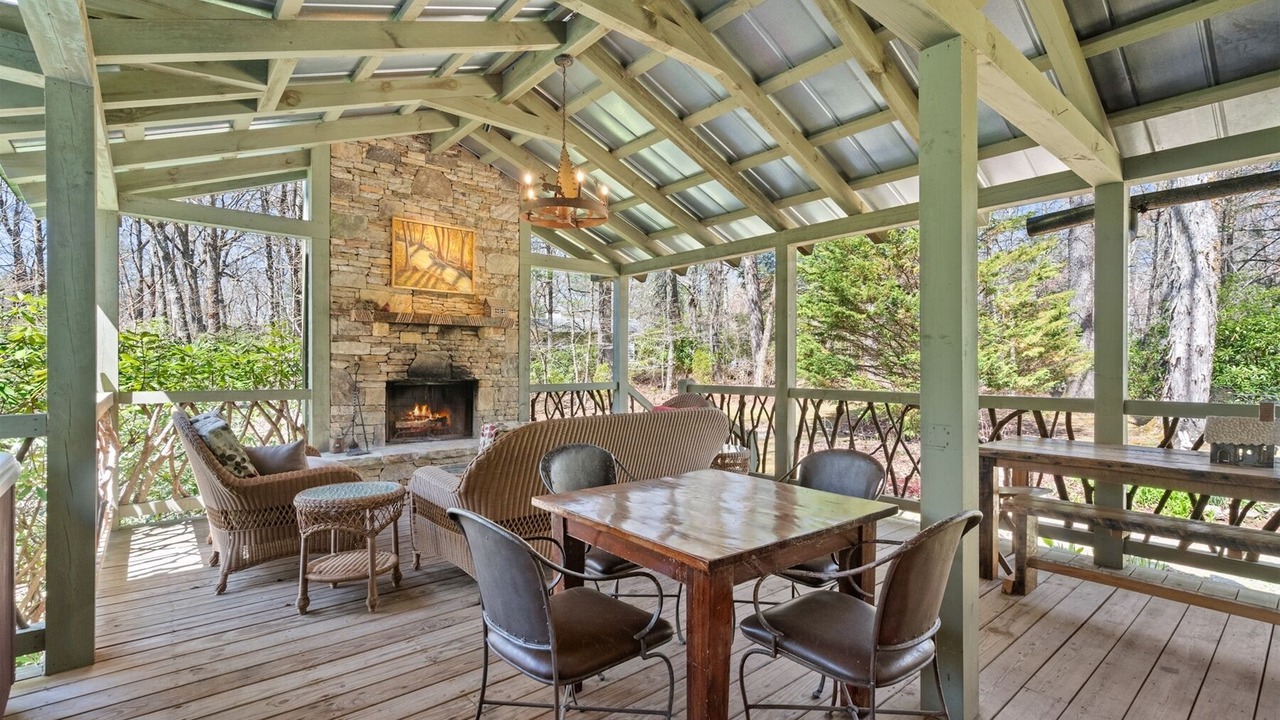 Photo of Livingroom in Mirror Lake