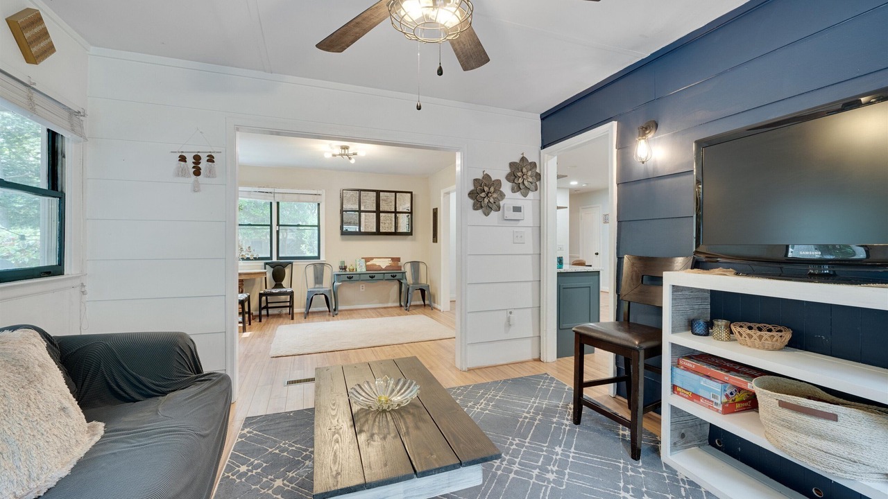 Photo of Livingroom in North Raleigh