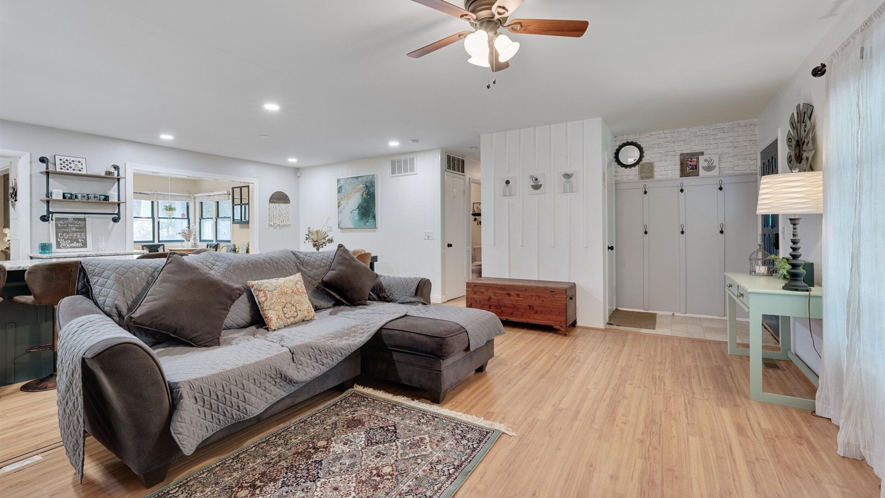 Photo of Livingroom in North Raleigh