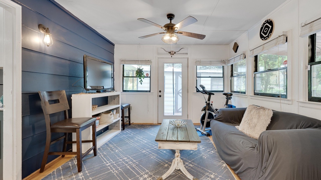 Photo of Livingroom in North Raleigh