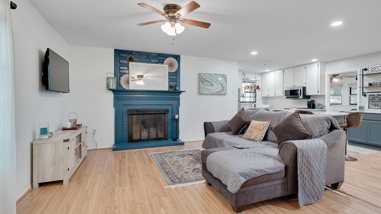 Photo of Livingroom in North Raleigh