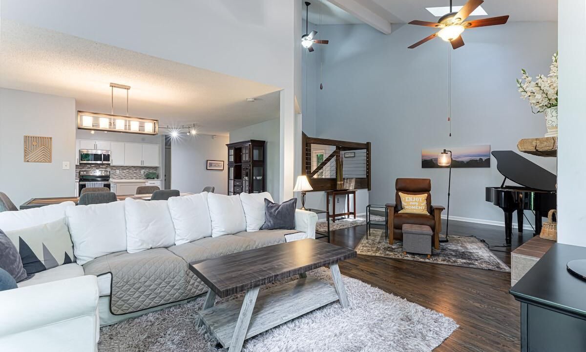 Photo of Livingroom in Candler