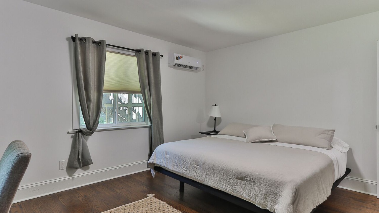 Photo of Bedroom in Boger City