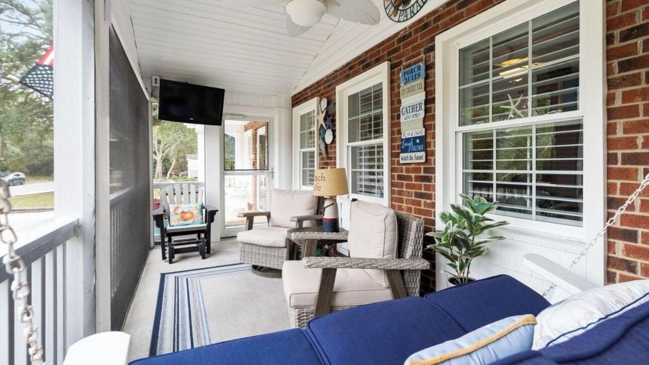 Photo of Patio Balcony in Tranquil Harbour
