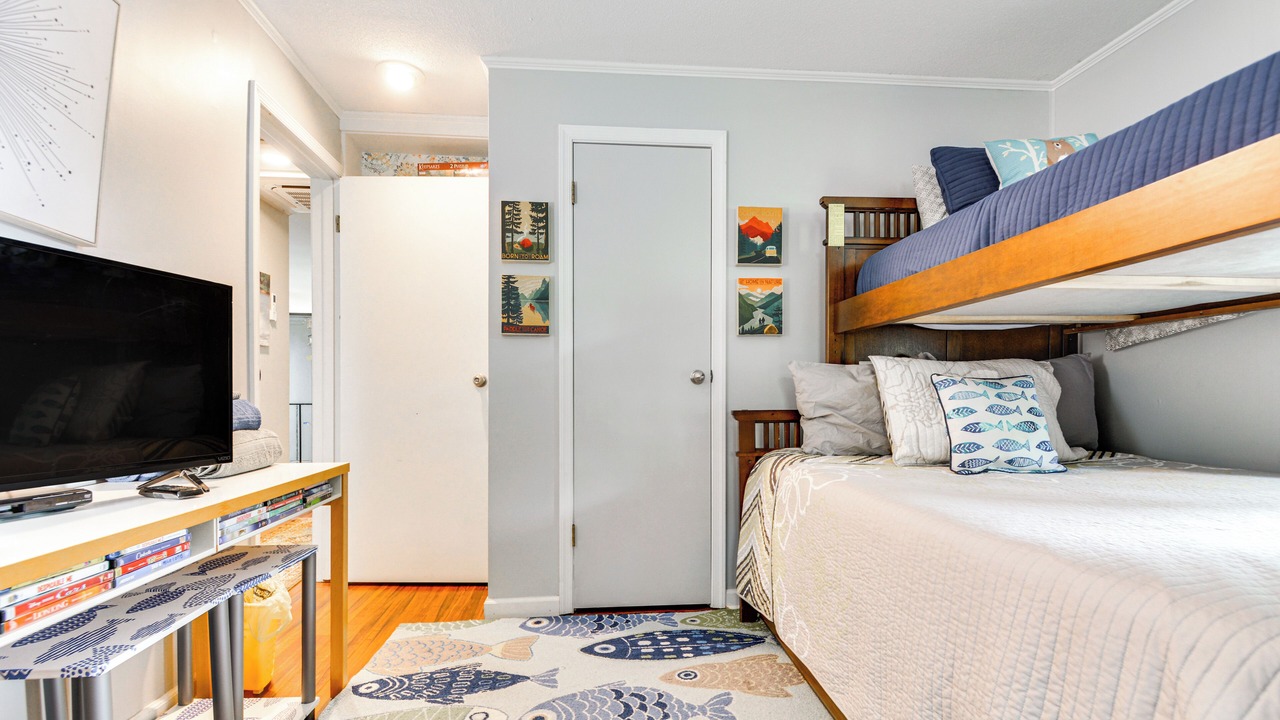 Photo of Bedroom in Leasburg