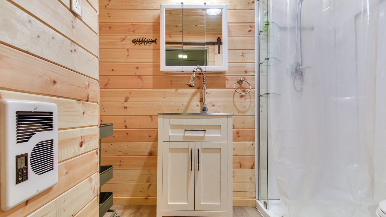 Photo of Bathroom in Leasburg