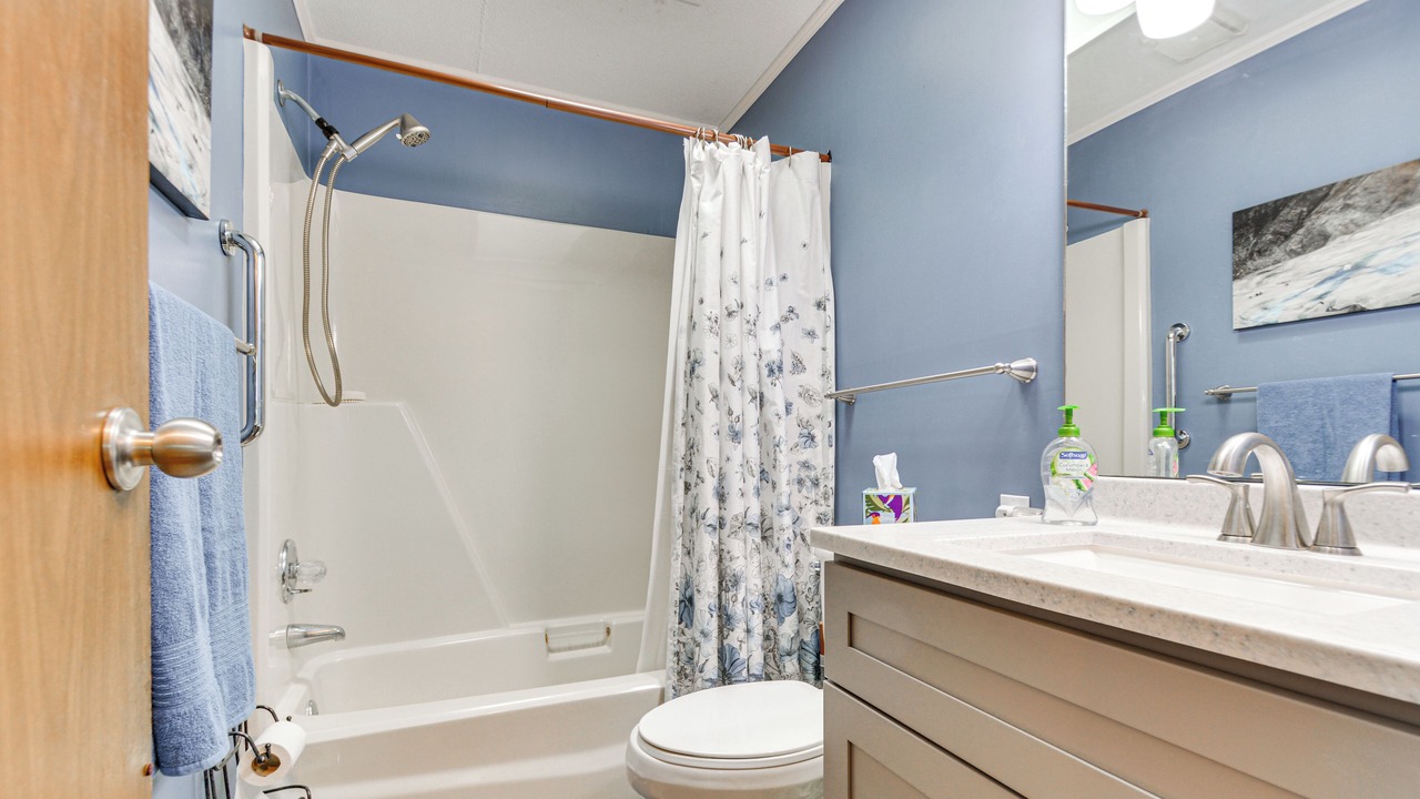 Photo of Bathroom in Leasburg