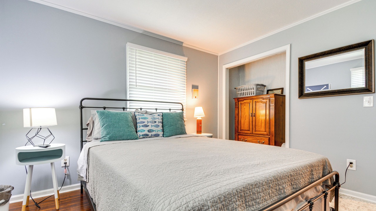 Photo of Bedroom in Leasburg