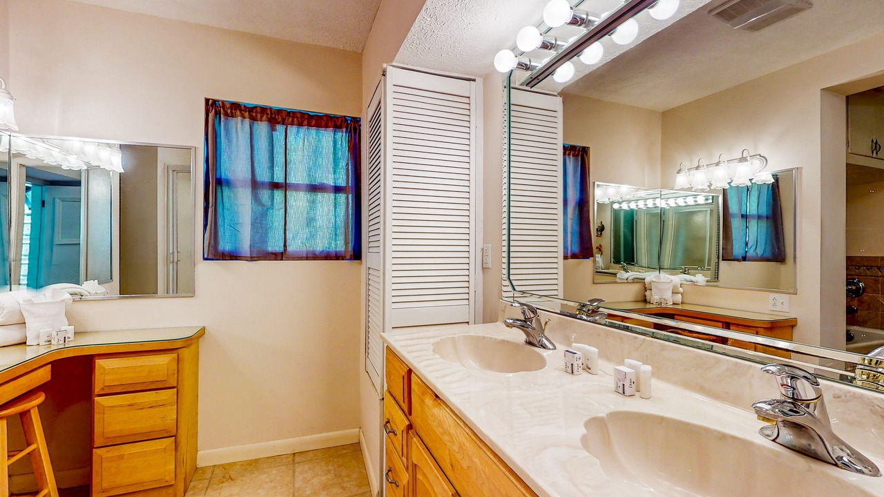 Photo of Bathroom in Otto