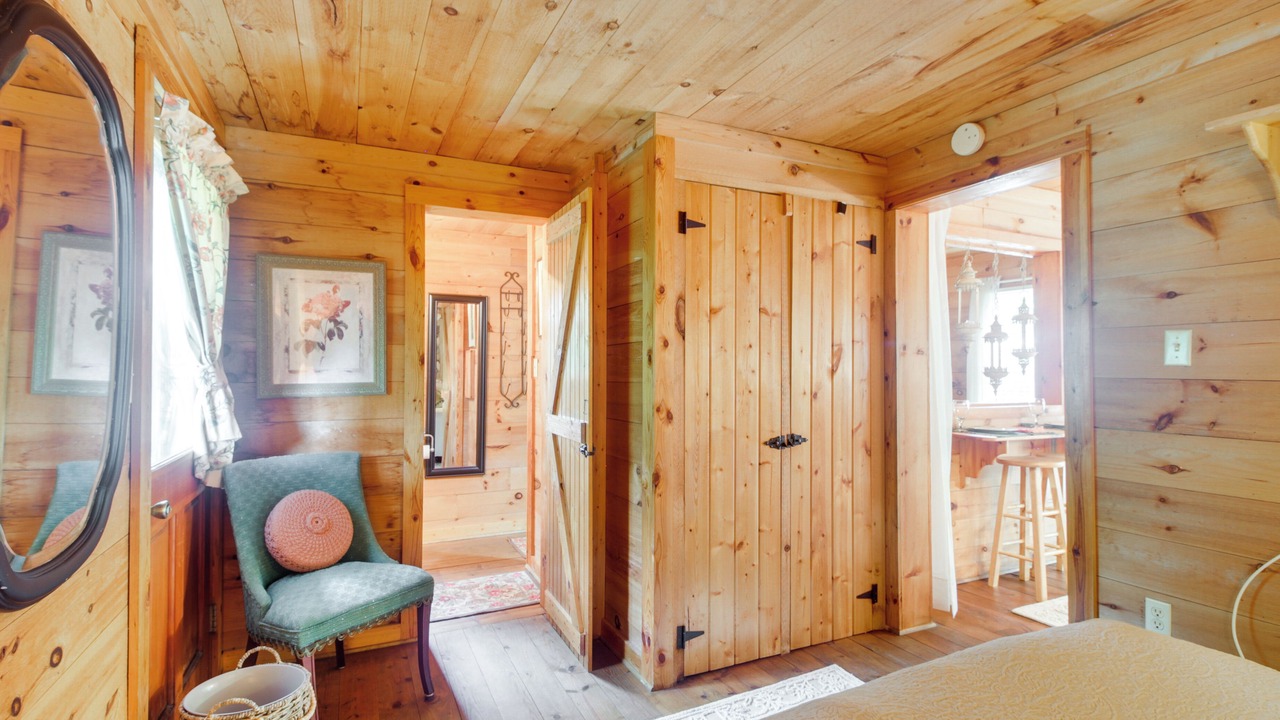 Photo of Bedroom in Vale